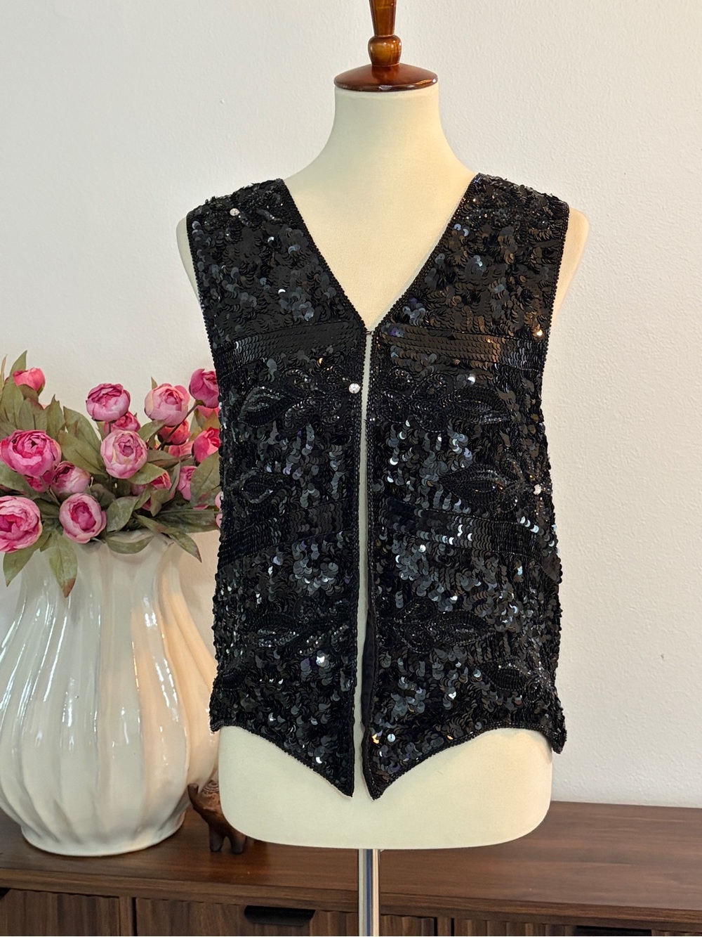 NWOT Lord & Taylor Black Sequin V-Neck Sleeveless Vest